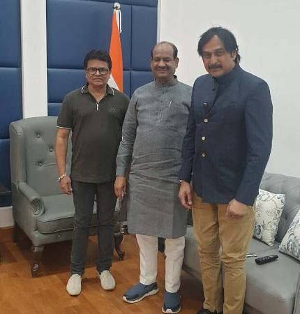Prominent Filmmaker & Activist Ashfaque Khopekar Honored With ‘Best Bollywood Activist’ Award By The Governor Of Maharashtra, C.P. Radhakrishnan