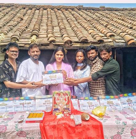 चाँदनी सिंह, विष्णु मौर्य की भोजपुरी फिल्म ‘परिवार के रखवाला’ की शूटिंग शुरू, साथ ही 11 भोजपुरी फिल्मों का हुआ ग्रैंड मुहूर्त